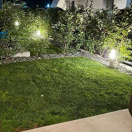 Azure Sirines Garden דירה *