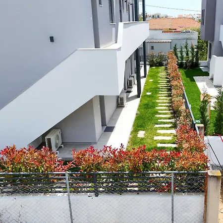 Azure Sirines Garden דירה *