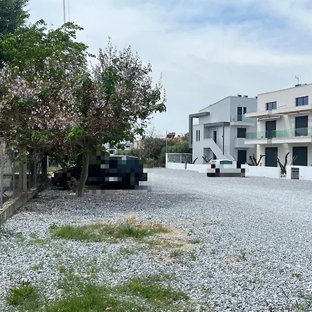 Azure Sirines Garden Ofrínion